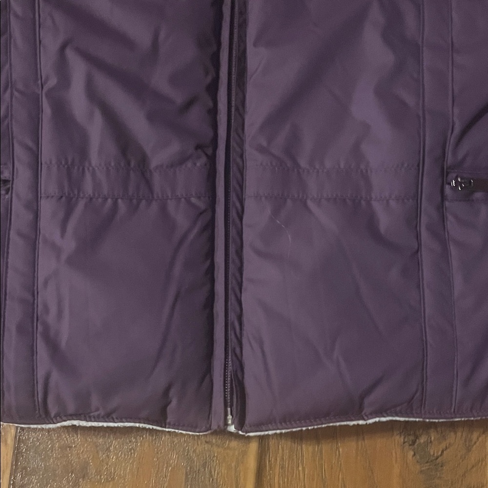 NWOT IZOD Women's Purple and White Puffer Reversible Vest - Picture 4 of 16